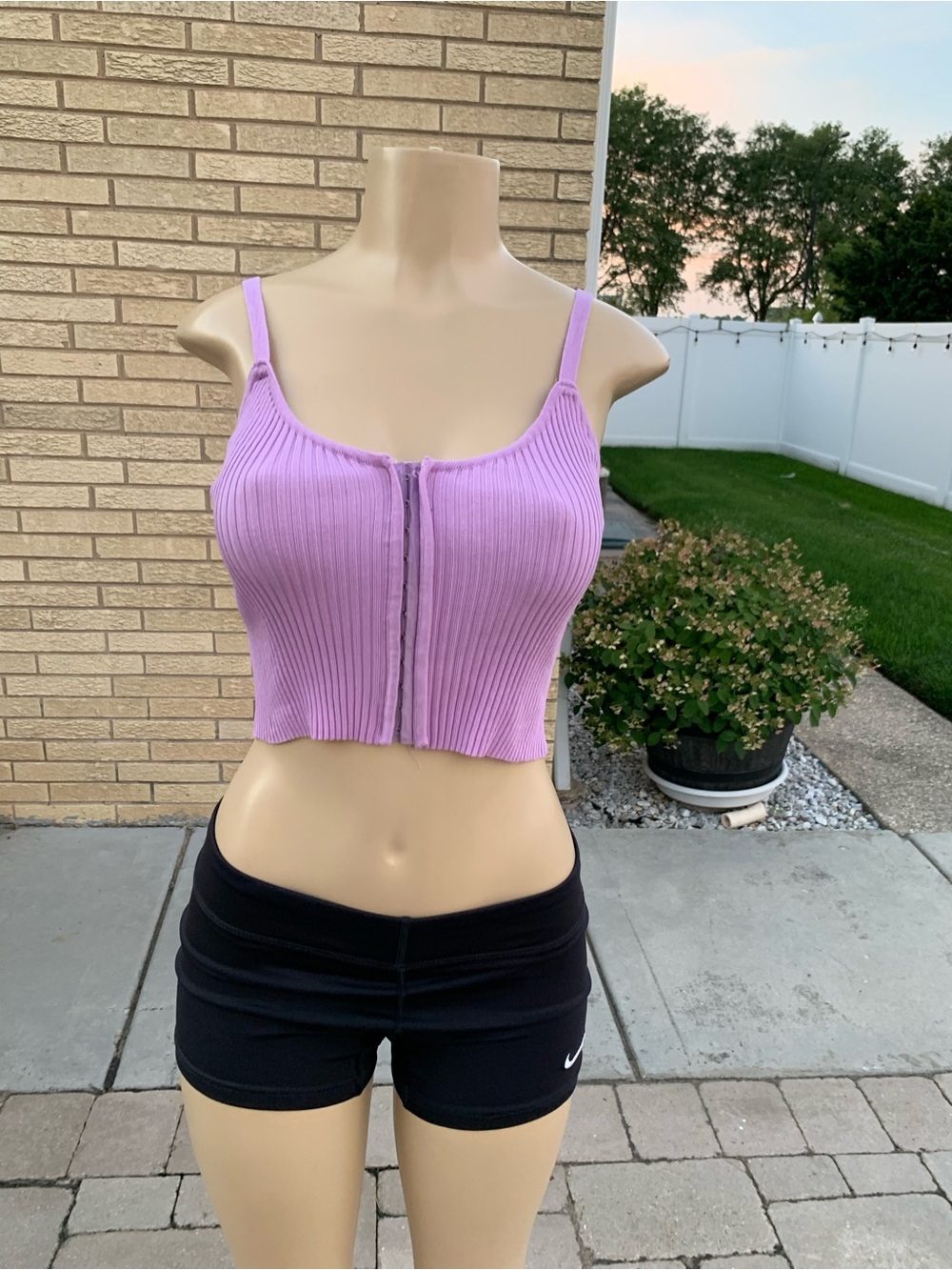 Daisy ribbed knit crop top front hook-and-eye clasp closure size S